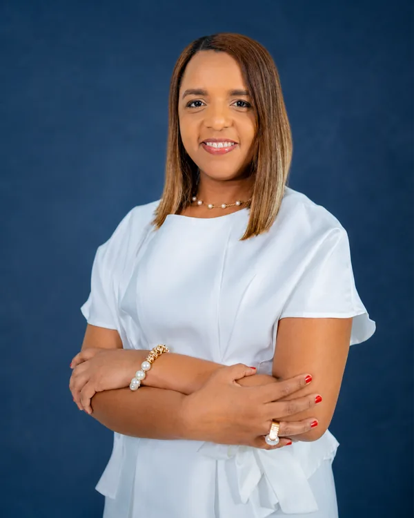 Claritza A. Carbonell Castaño, Tercera vocal